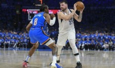 DB真人下载:NBA季后赛：东契奇三双助独行侠力克雷霆攻占天王山